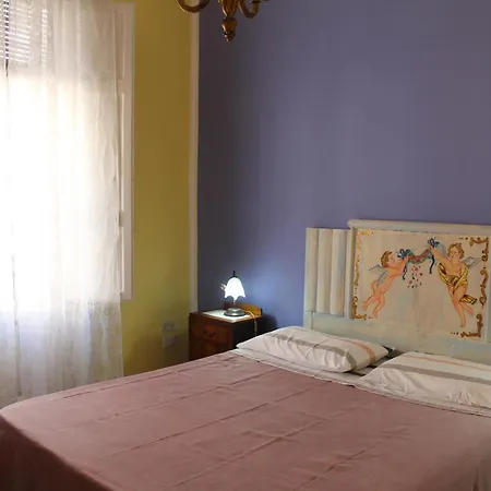 Donna Lucia Apartment *