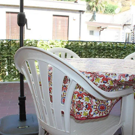 Donna Lucia * Giardini-Naxos