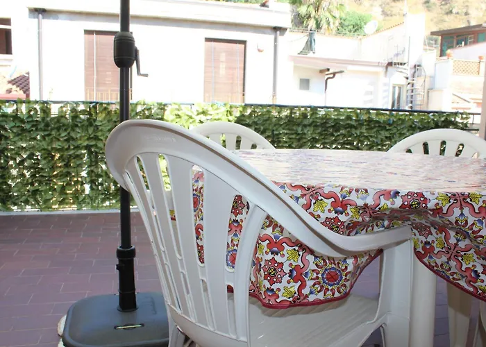 Donna Lucia * Giardini-Naxos